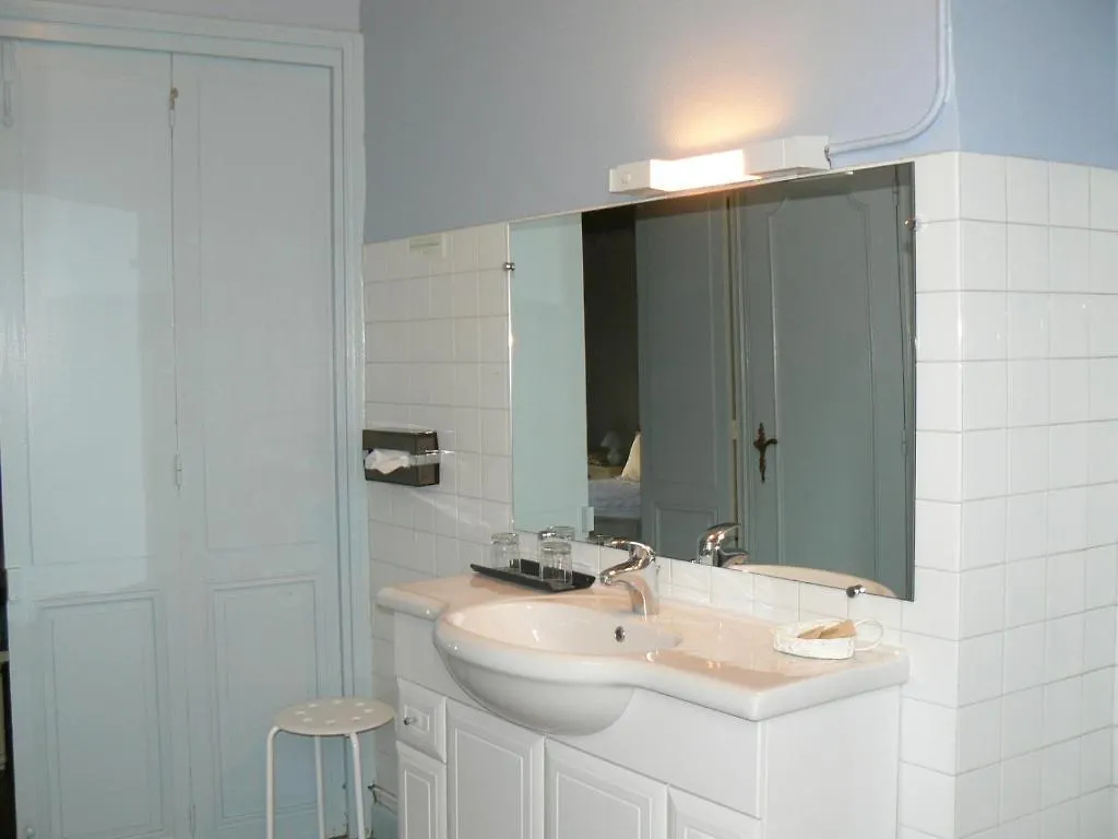 Hostellerie Des Cedres Villeneuve-de-Riviere France