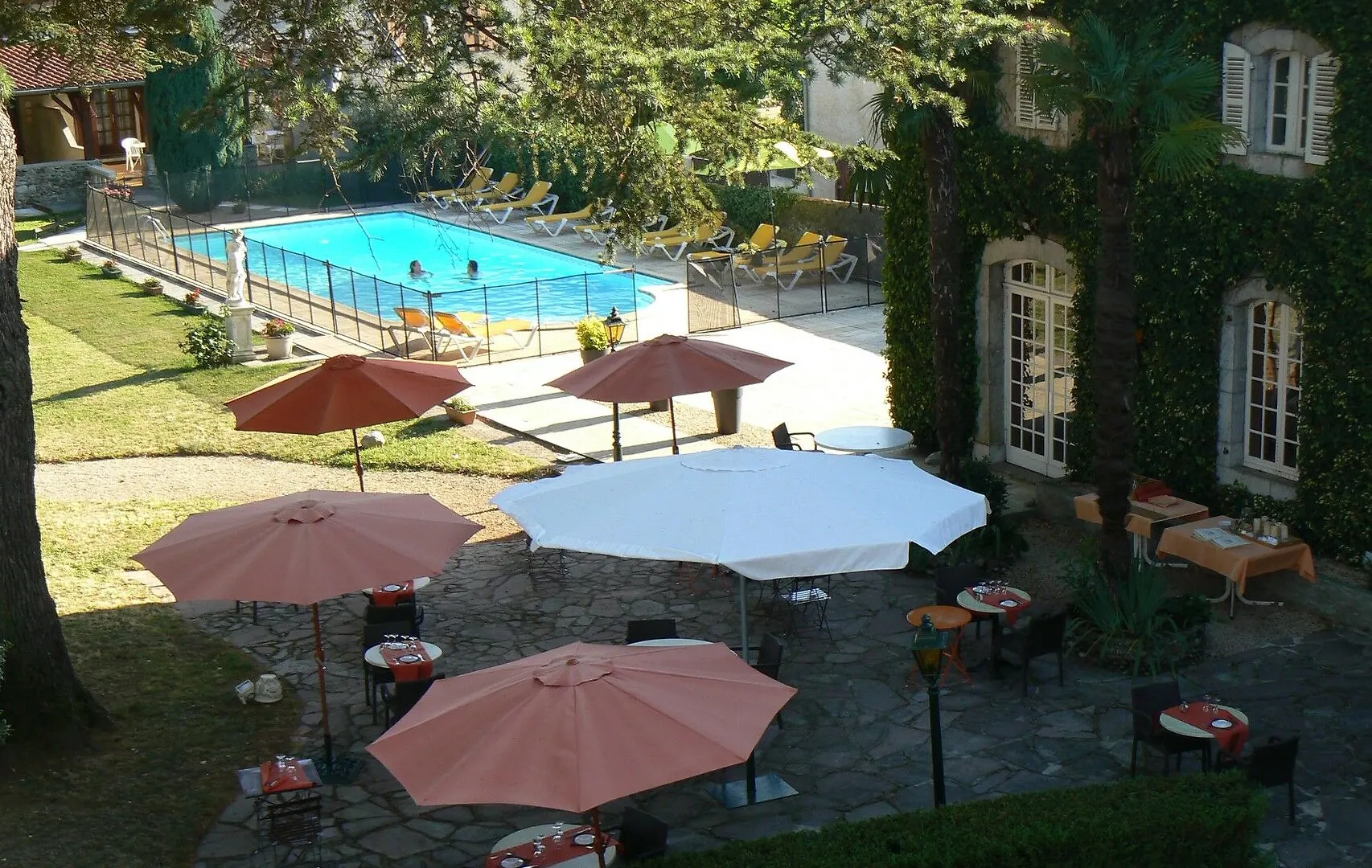 Hostellerie Des Cedres Villeneuve-de-Riviere Hotel