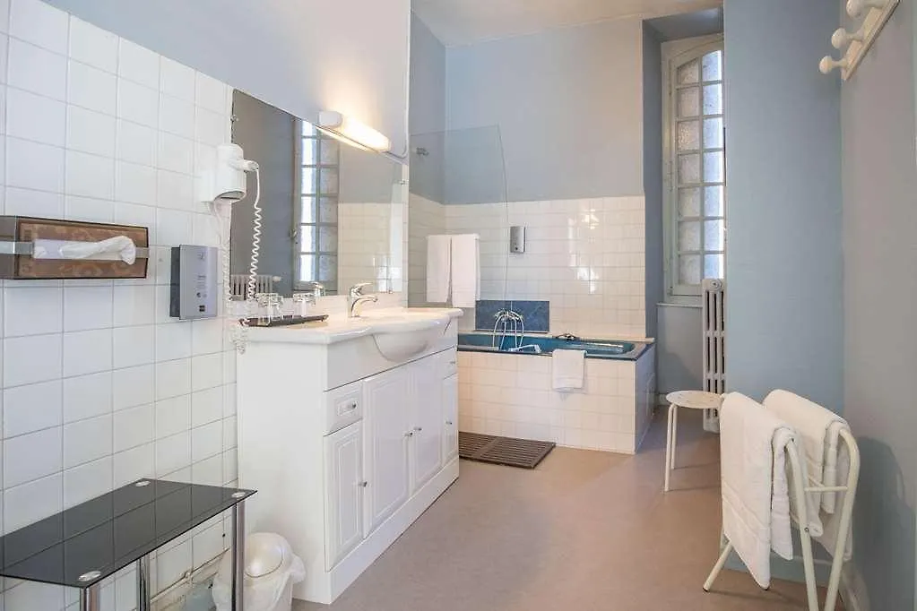 Hostellerie Des Cedres Villeneuve-de-Riviere 3*,